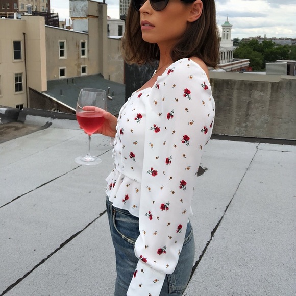 🆕Misty Ditsy Floral Puffy Sleeve Shoulder Top - Picture 2 of 7